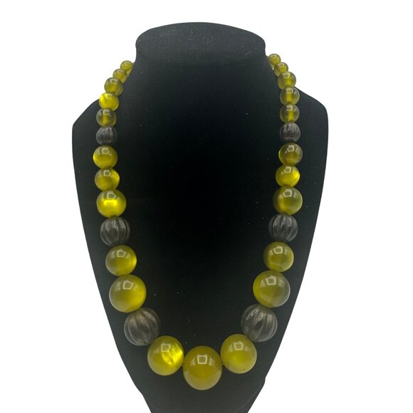 Vintage Acrylic Beaded Necklace Olive Green Graduated Round Statement Jewelry - Picture 3 of 4